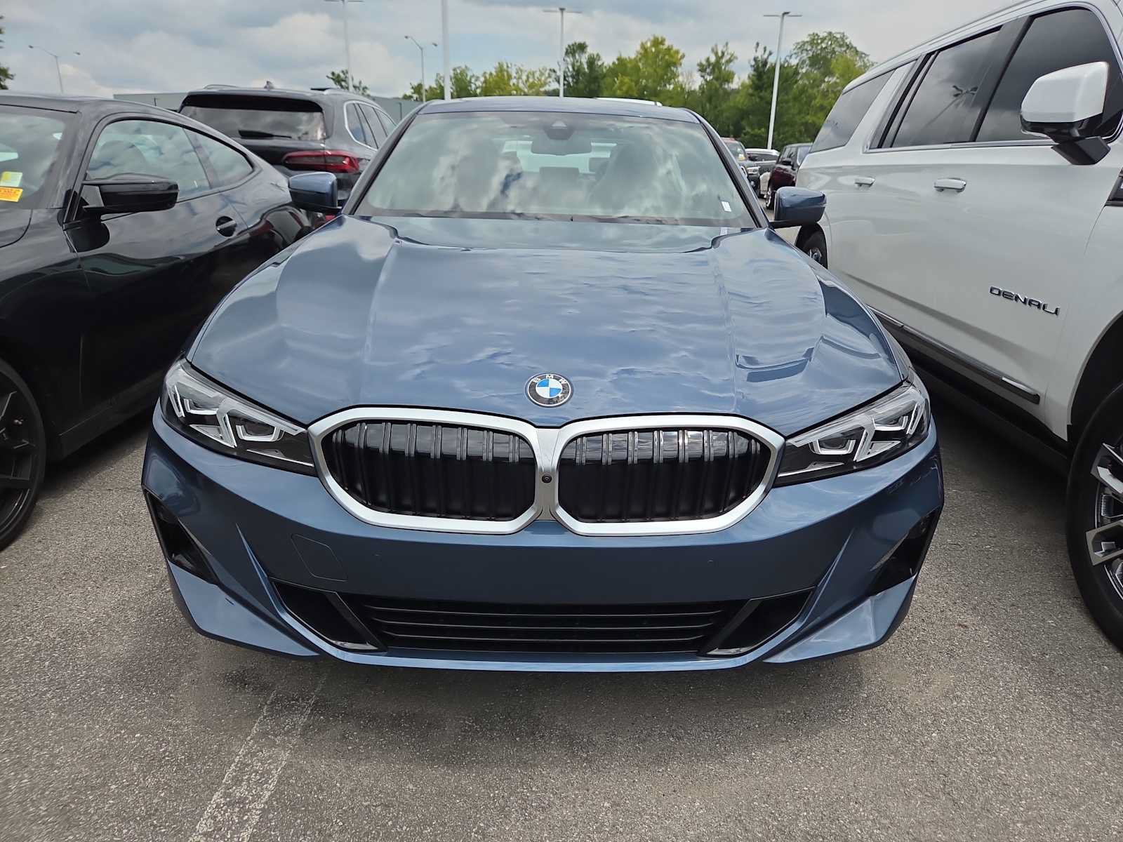 New 2026 BMW 330i xDrive Sedan w/ Premium Package AWD/4WD image 5