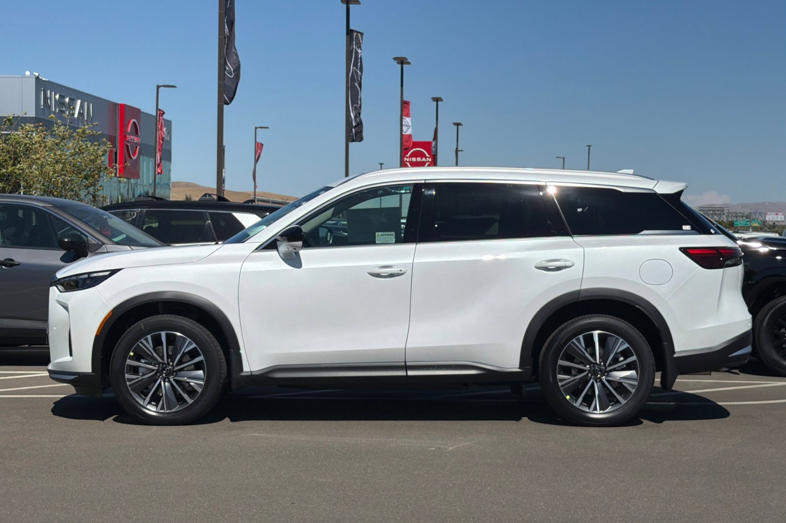New 2027 INFINITI QX60 Luxe w/ Cargo Package AWD/4WD image 7