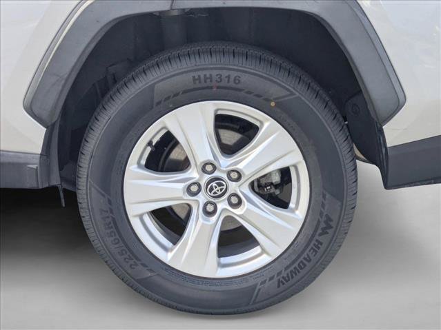 Used 2020 Toyota RAV4 XLE FWD image 22