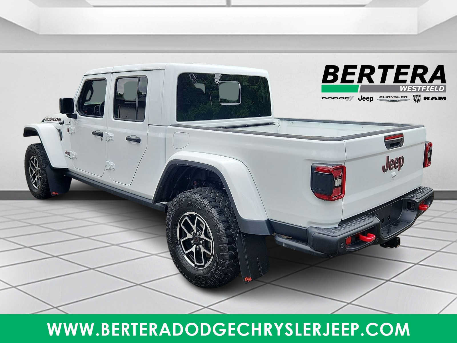 Used 2024 Jeep Gladiator Rubicon AWD/4WD image 4