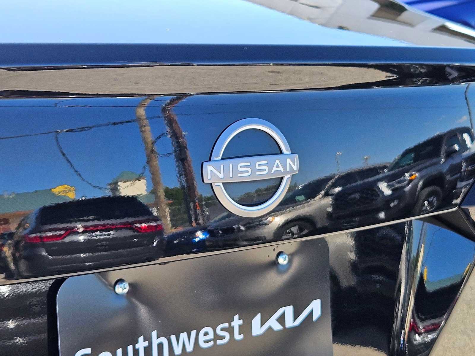 Used 2025 Nissan Versa SV FWD image 11
