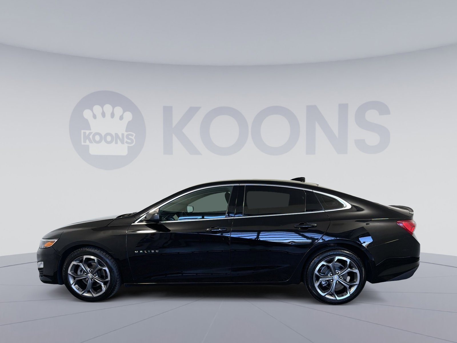 Used 2022 Chevrolet Malibu LT image 2