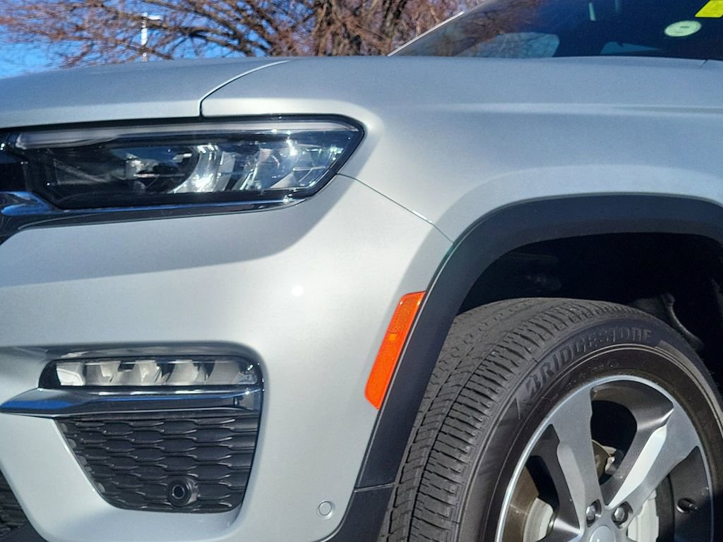 Used 2025 Jeep Grand Cherokee Limited w/ Luxury Tech Group II image 9