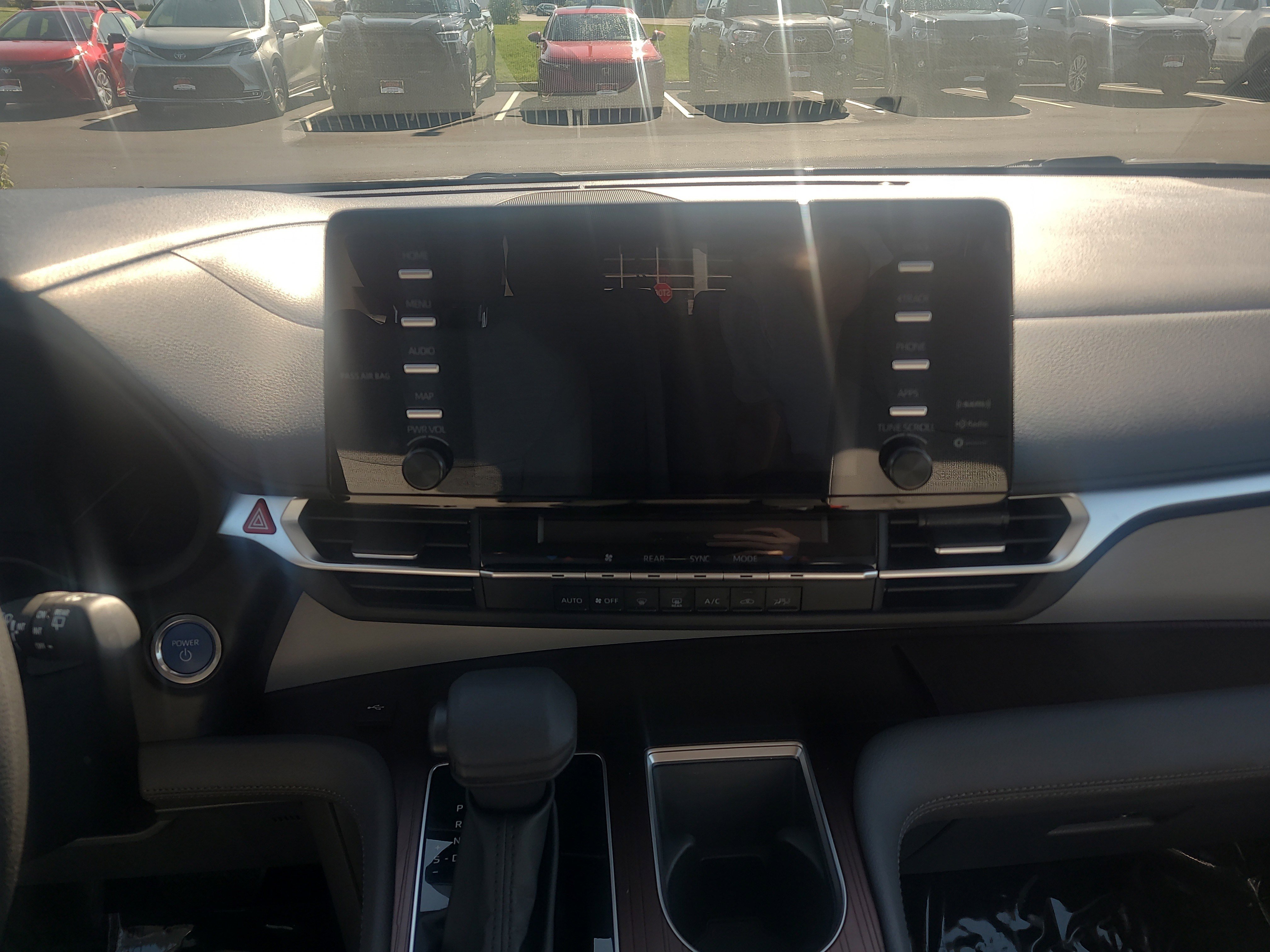 Certified 2023 Toyota Sienna LE AWD/4WD image 19
