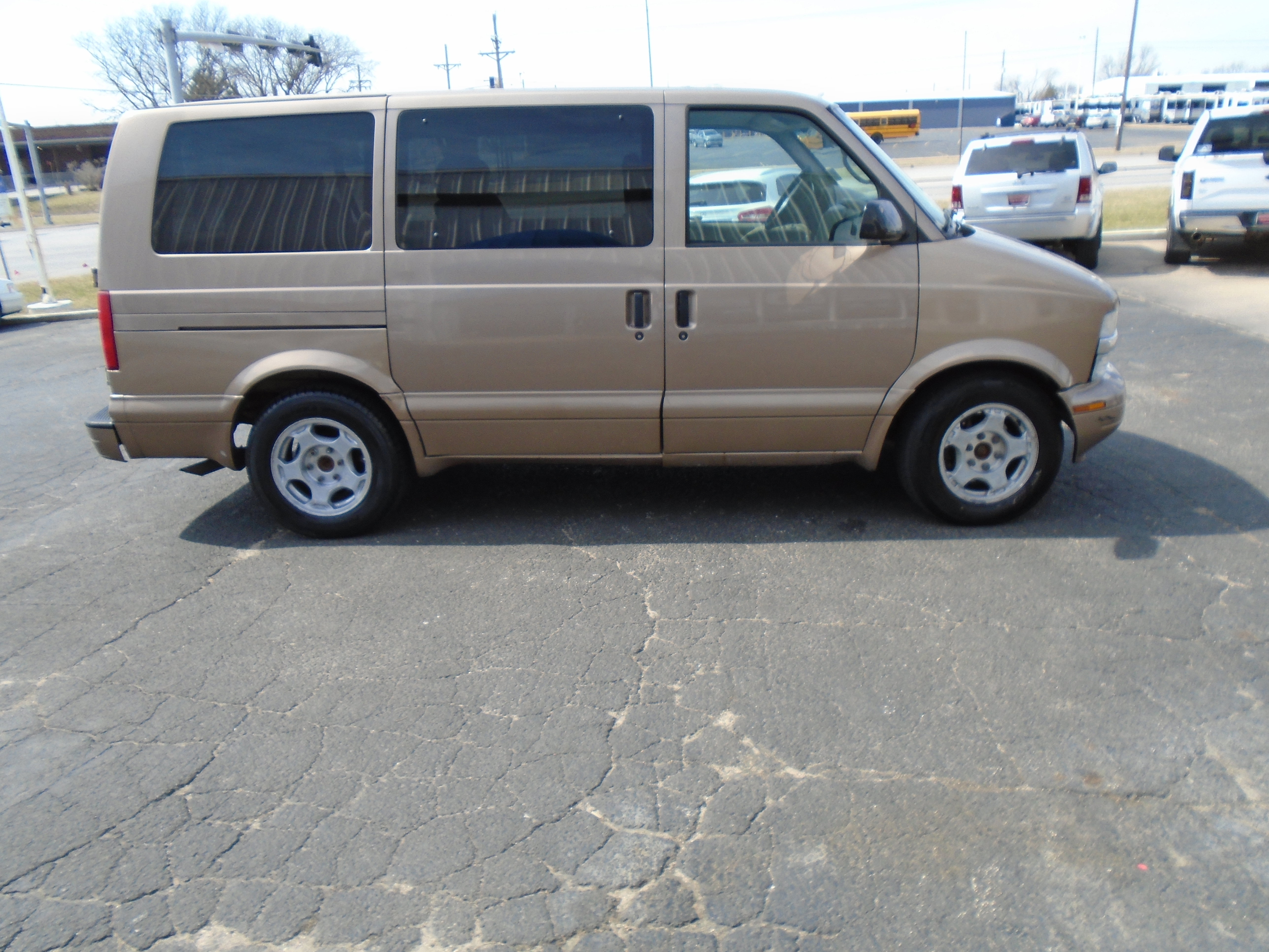Used 2003 Chevrolet Astro Passenger AWD w/ LS Preferred Equipment Group image 5