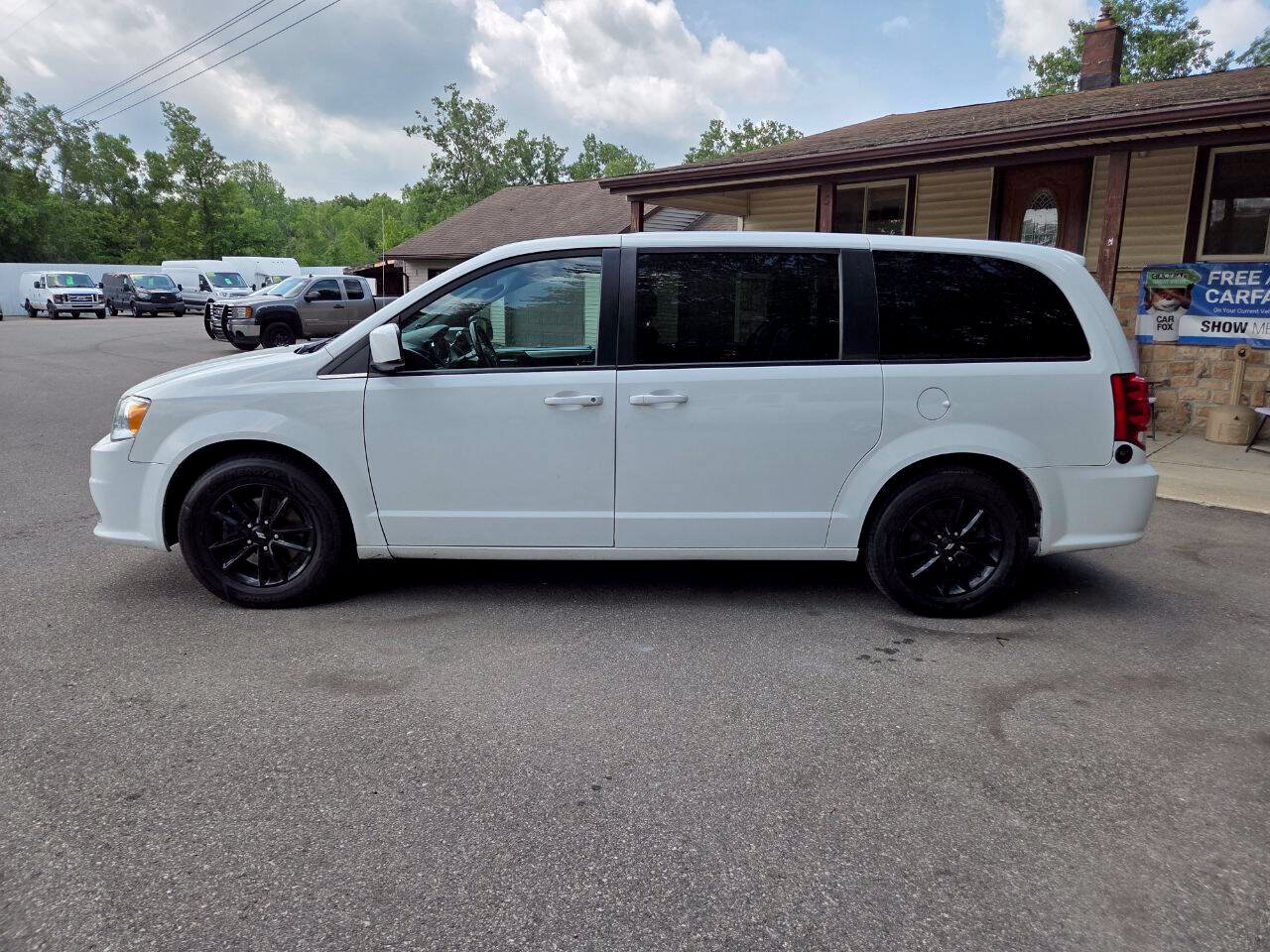 Used 2020 Dodge Grand Caravan GT FWD image 3