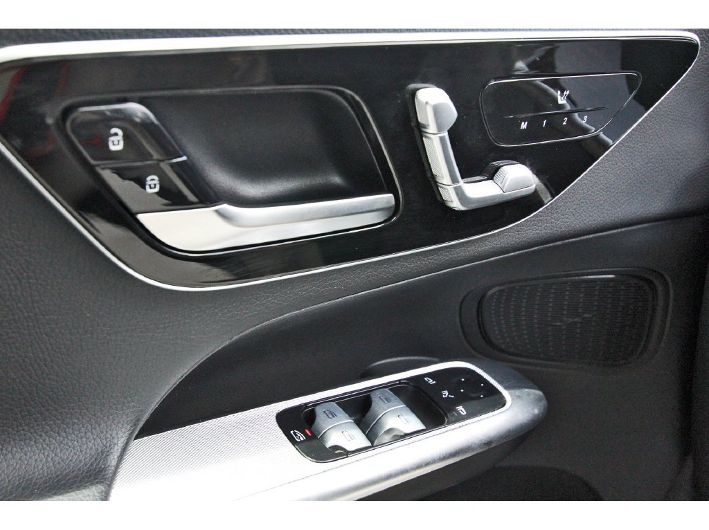 Used 2024 Mercedes-Benz GLC 300 4MATIC image 22