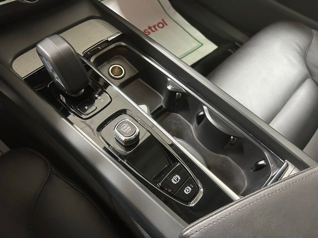 Used 2025 Volvo XC60 B5 Plus image 21