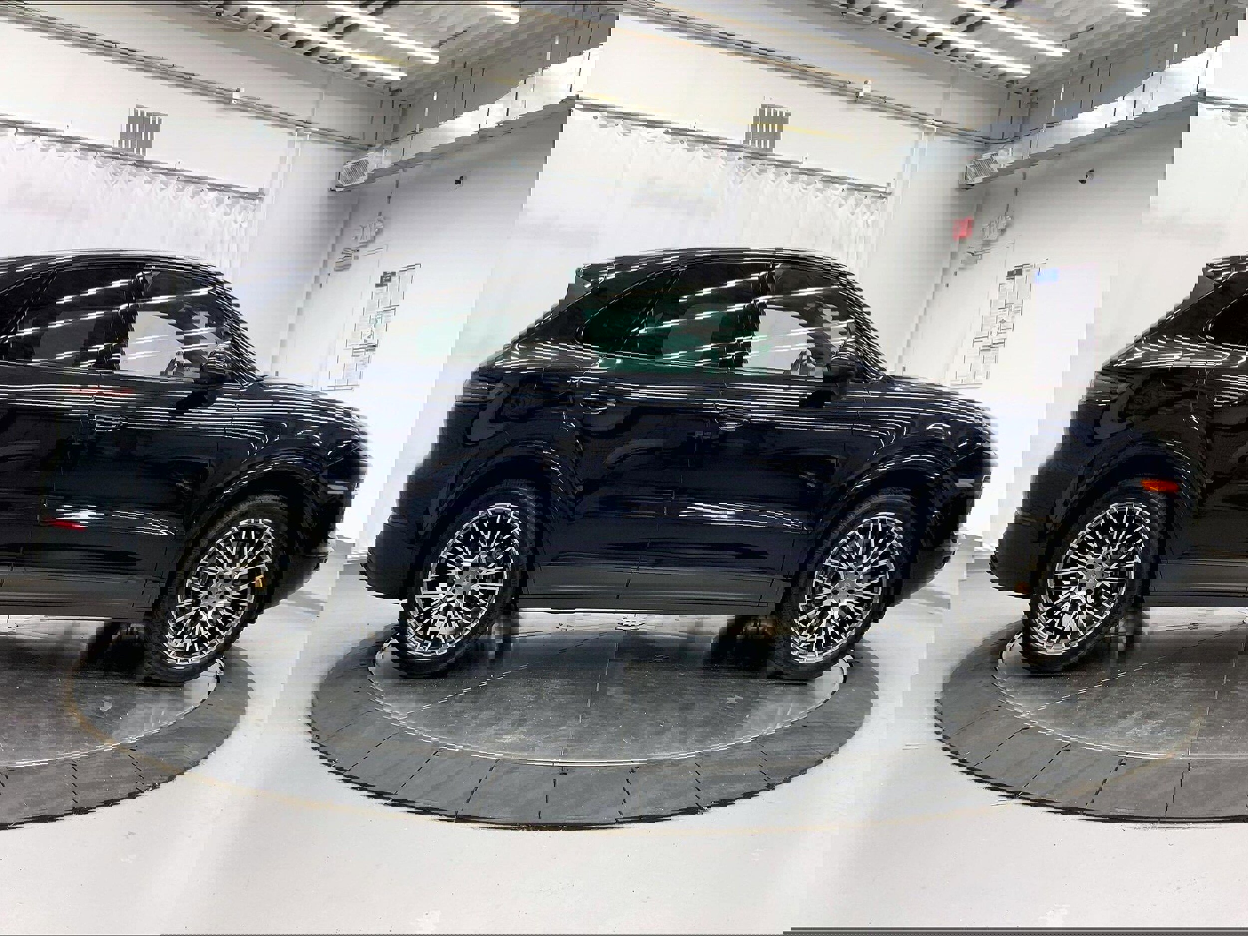 Used 2023 Porsche Cayenne Platinum Edition image 8