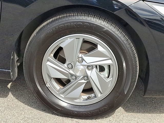Certified 2026 Hyundai Elantra SE FWD image 8