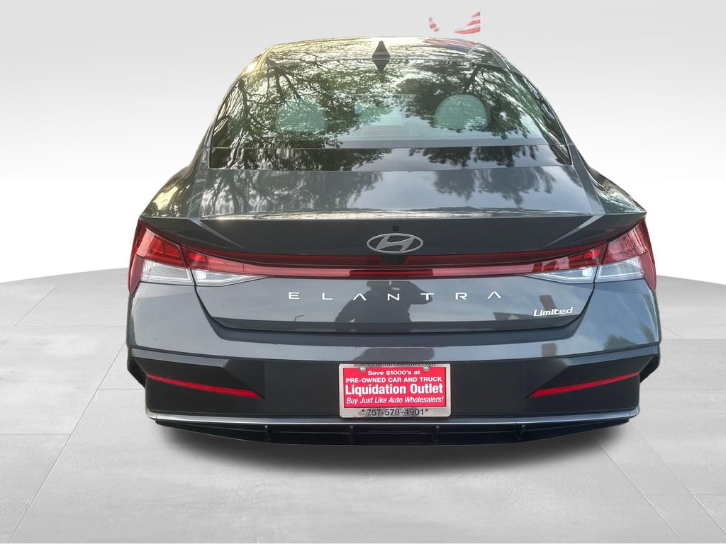 Used 2025 Hyundai Elantra Limited image 24