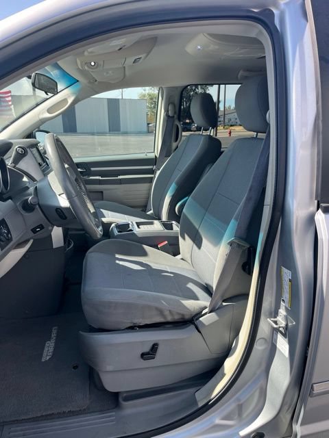 Used 2008 Dodge Grand Caravan SXT w/ Entertainment Group 2 FWD image 32