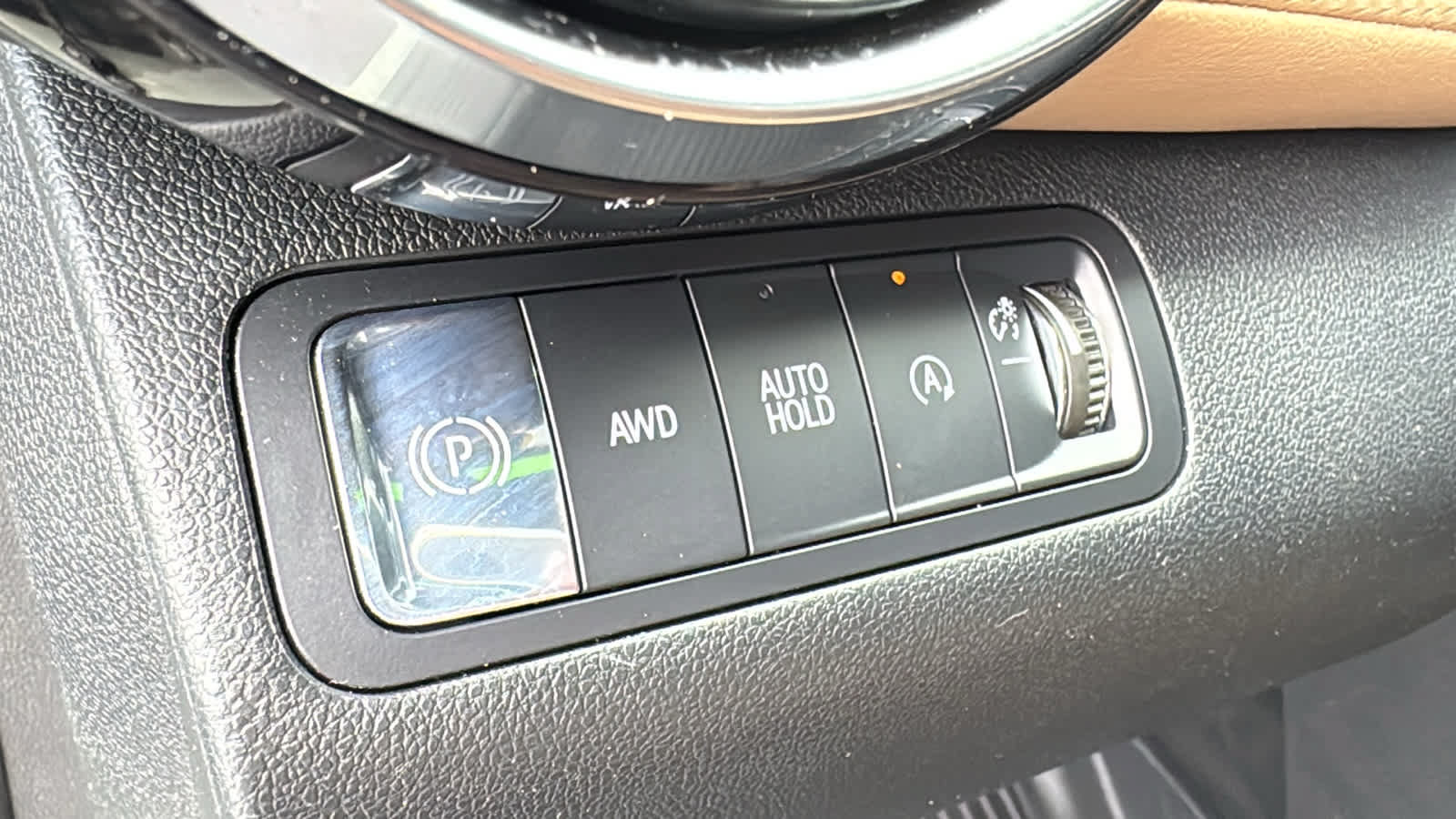 Certified 2025 Chevrolet Equinox ACTIV w/ Convenience Package III AWD/4WD image 9