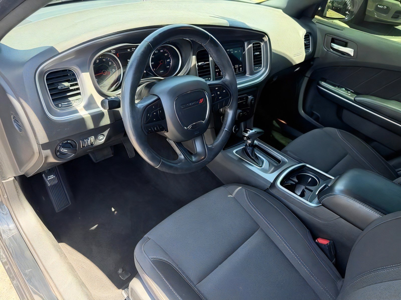 Used 2019 Dodge Charger SXT RWD image 13