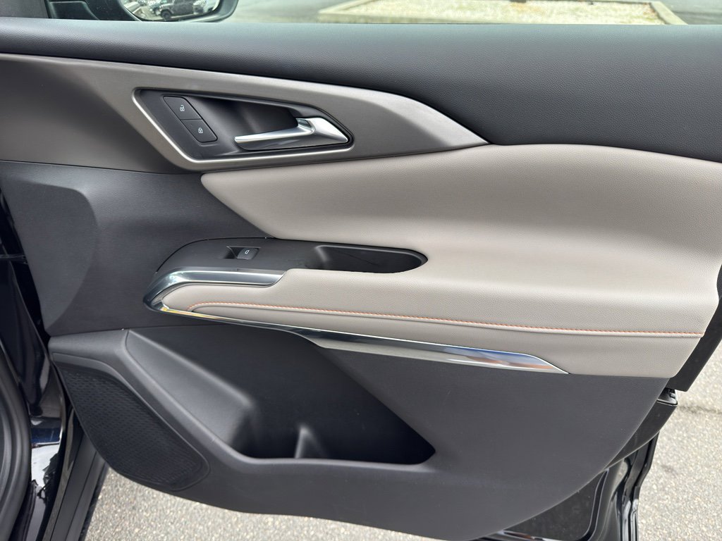 Used 2025 Chevrolet Traverse LT image 35