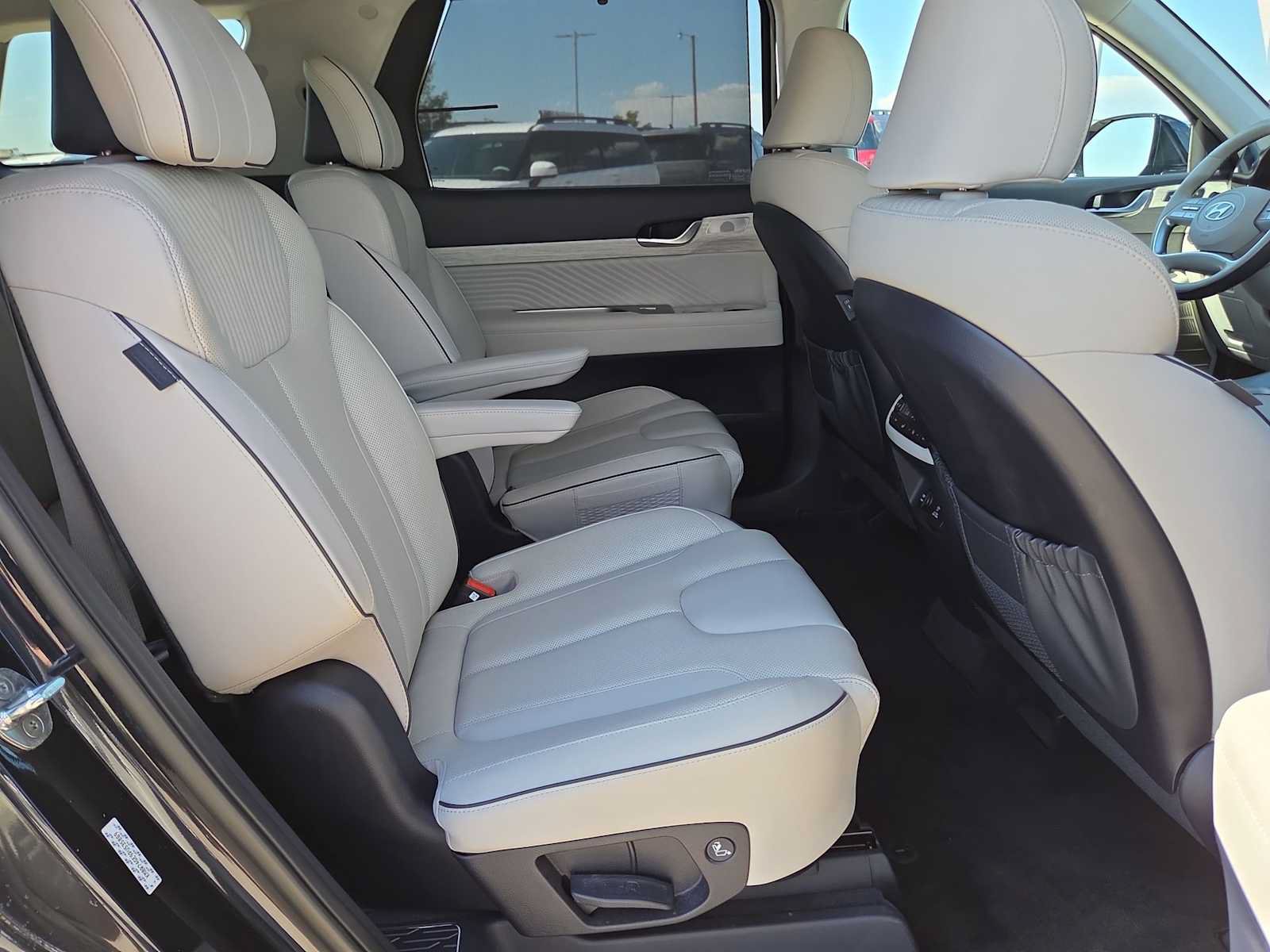 Certified 2023 Hyundai Palisade Calligraphy FWD image 16