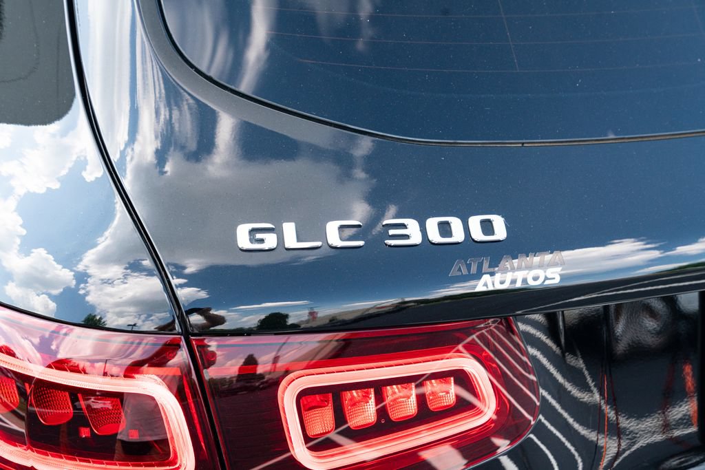 Used 2021 Mercedes-Benz GLC 300 4MATIC w/ Premium Package image 20