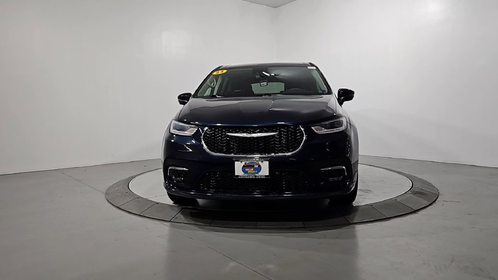 Used 2023 Chrysler Pacifica Touring-L AWD/4WD image 9