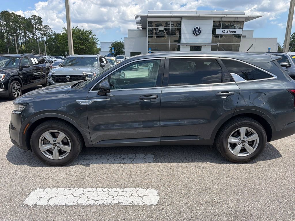 Used 2021 Kia Sorento LX FWD image 3