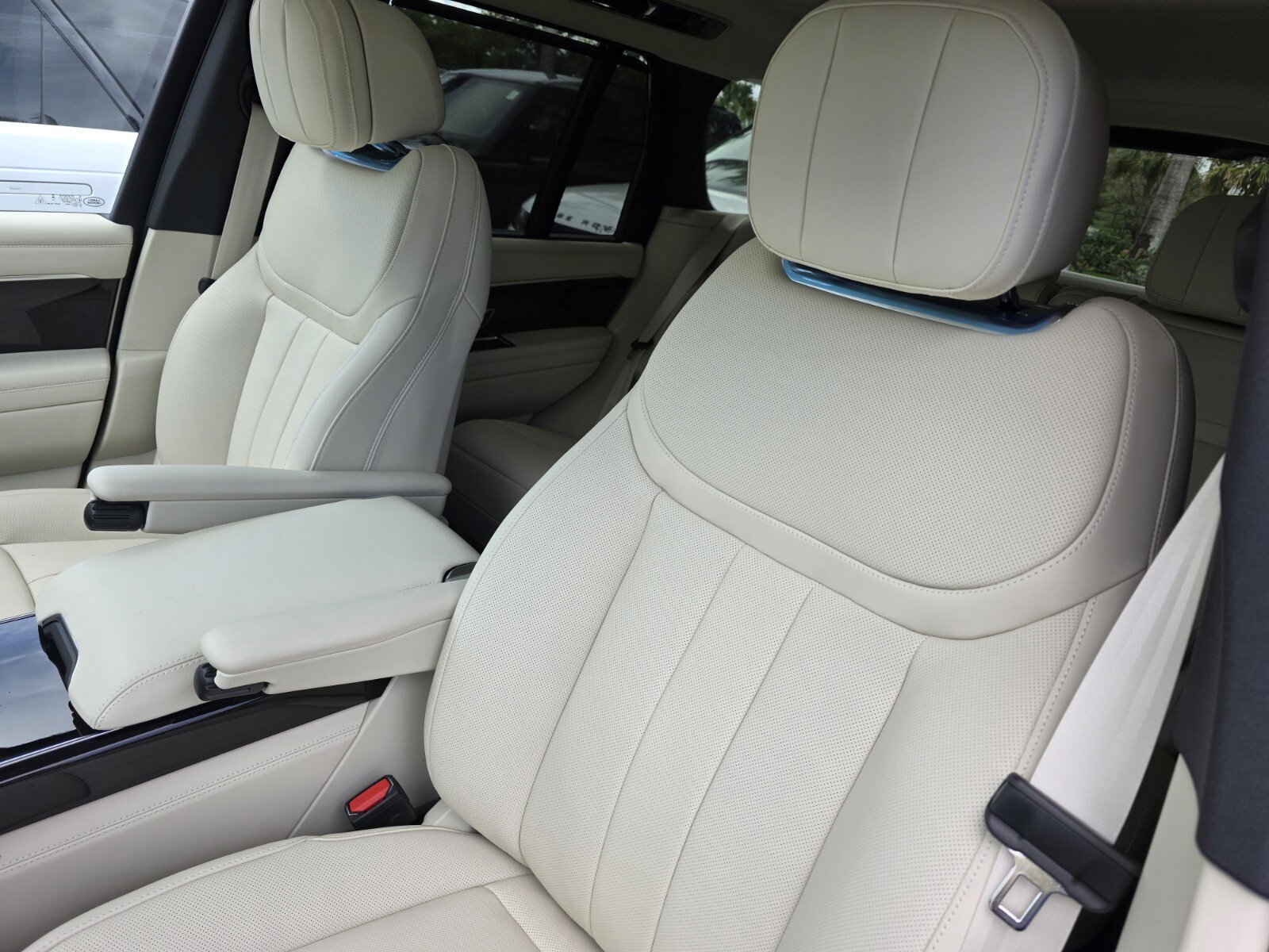 New 2026 Land Rover Range Rover SE image 11