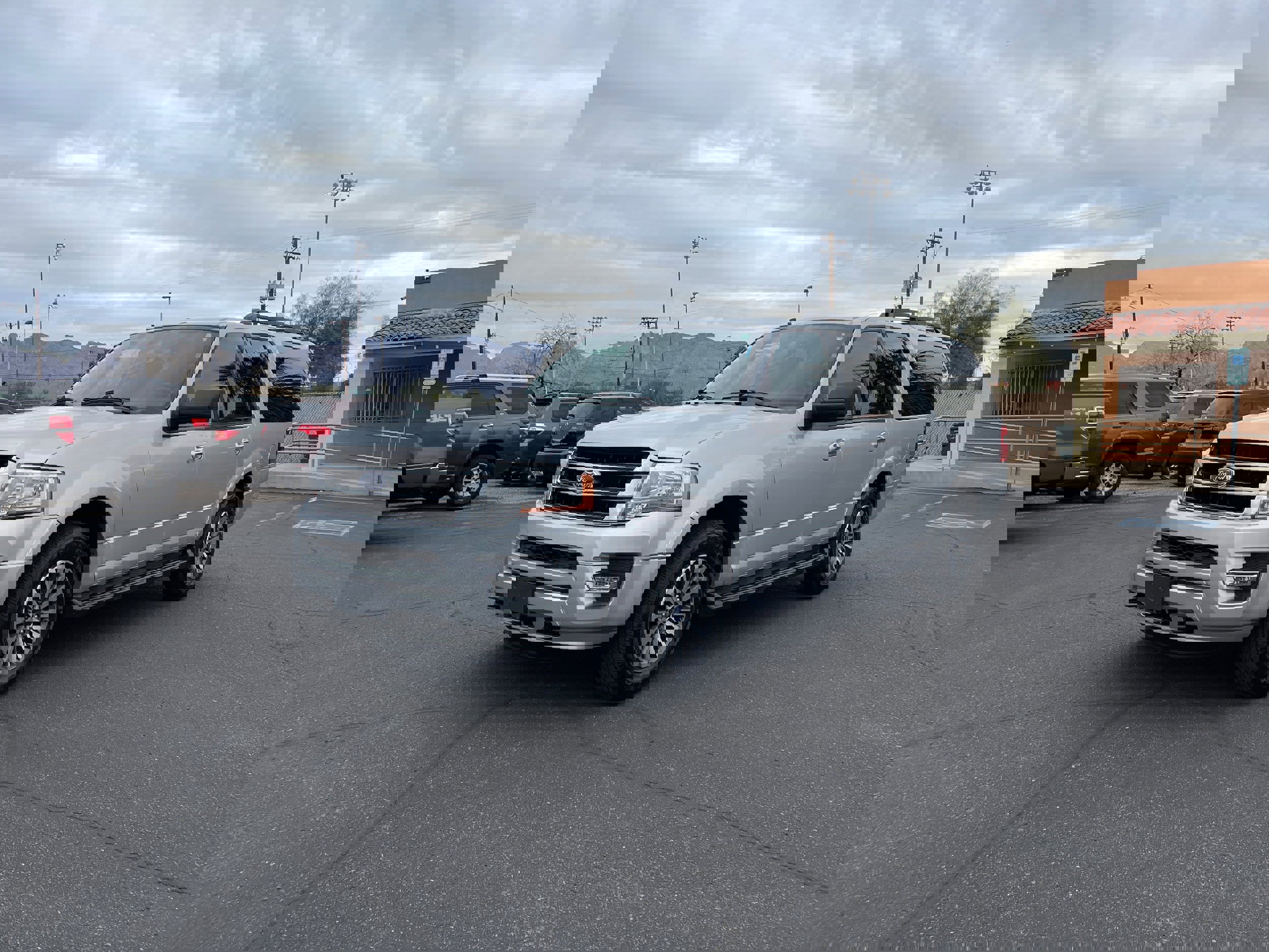 Used 2017 Ford Expedition EL XLT image 1