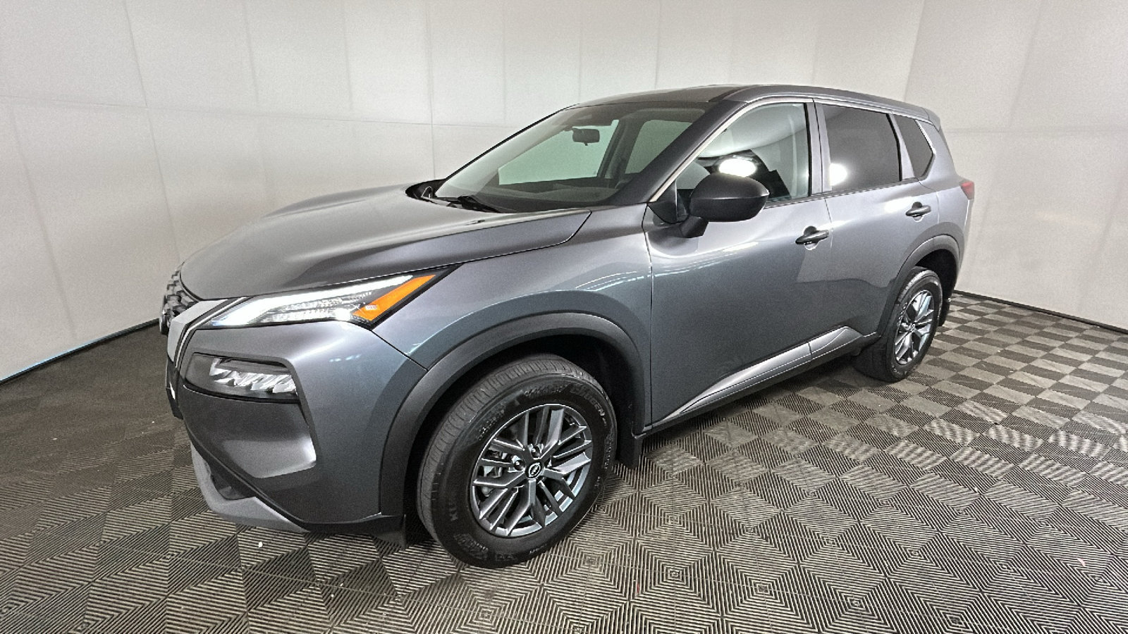Used 2023 Nissan Rogue S AWD/4WD image 8