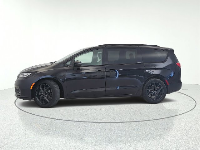 Used 2025 Chrysler Pacifica Limited FWD image 2