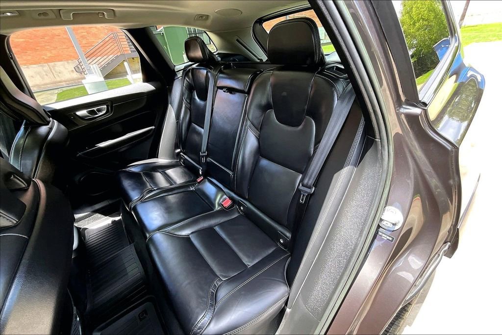 Used 2023 Volvo XC60 B5 Ultimate FWD image 34