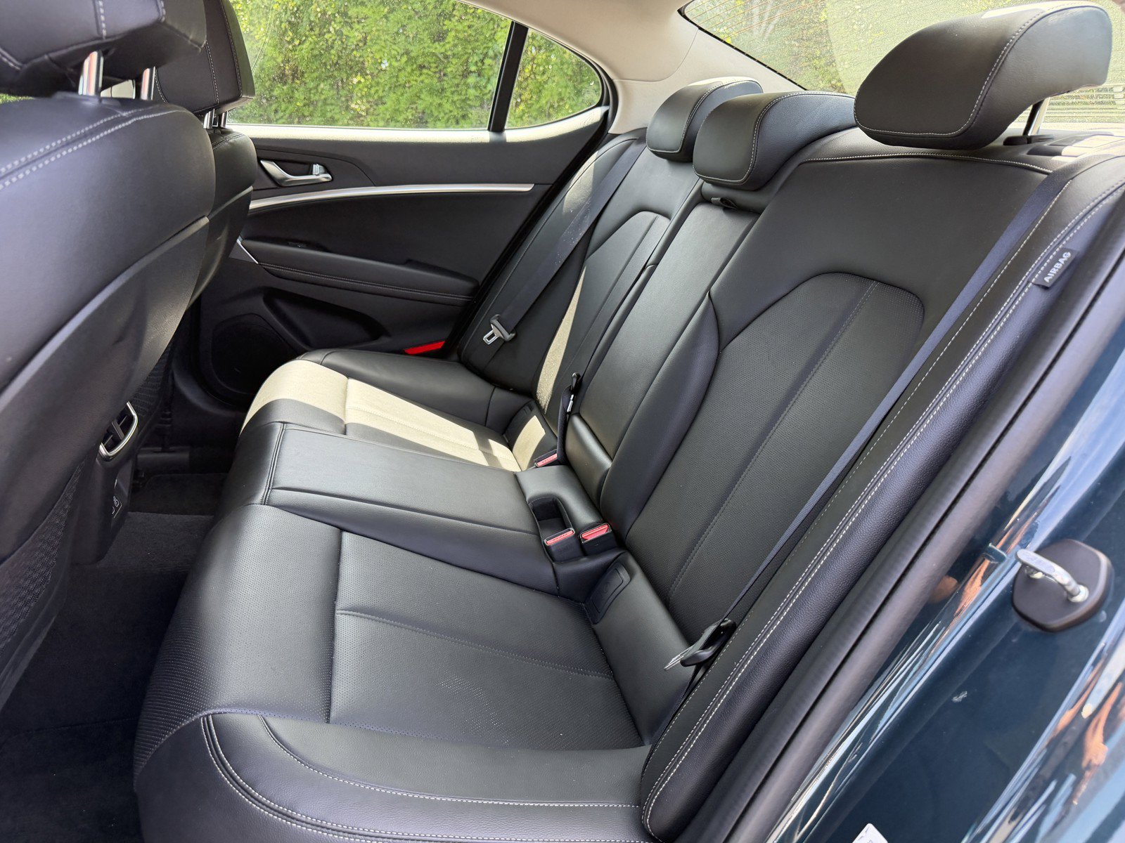 Used 2025 Genesis G70 2.5T RWD image 9