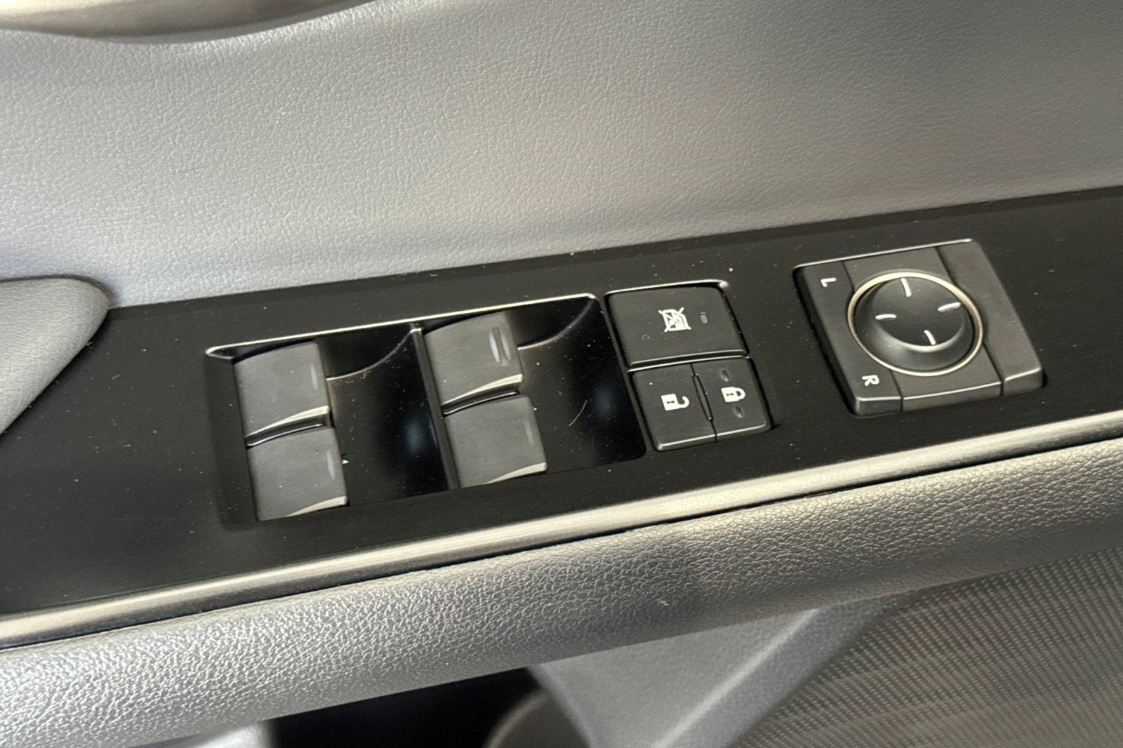Certified 2023 Lexus UX 250h FWD w/ Accessory Package (Z2) image 13