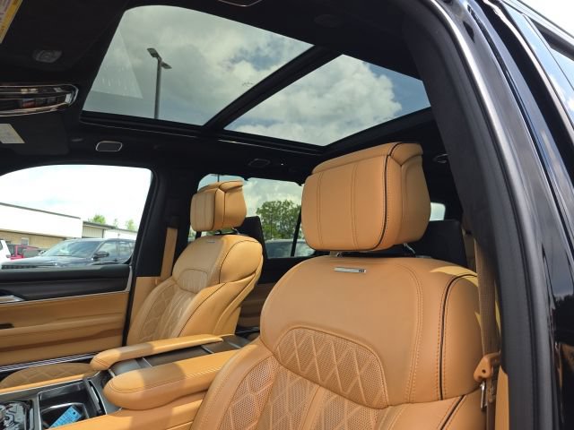 Used 2025 Jeep Grand Wagoneer Series III w/ Rear Seat Video Group 1 AWD/4WD image 11