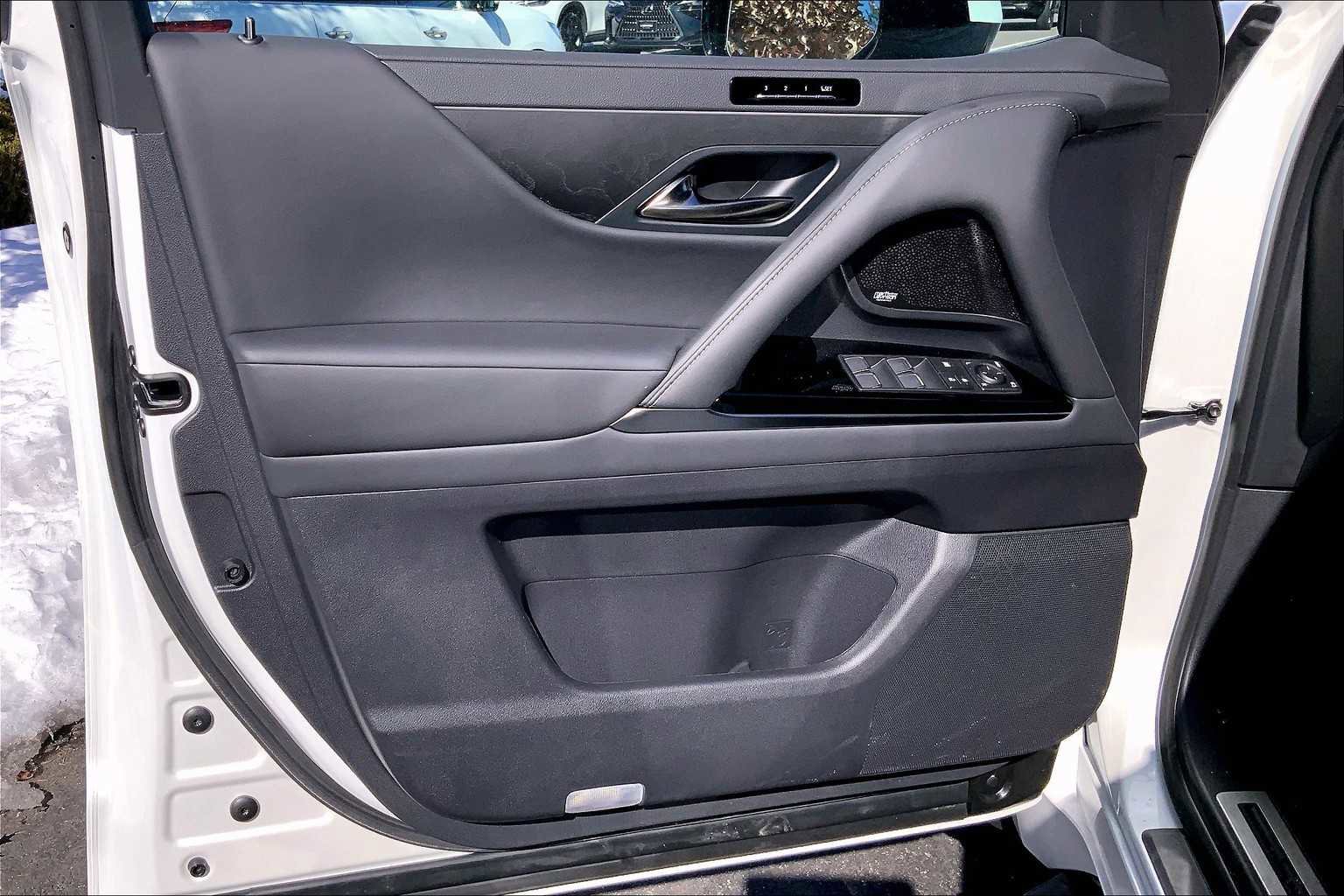 New 2025 Lexus LX 600 4WD w/ Luxury Package image 10