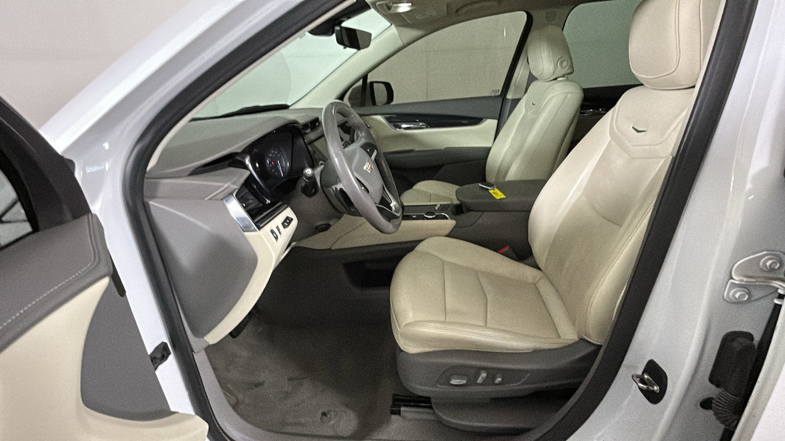 Used 2021 Cadillac XT6 Premium Luxury AWD/4WD image 14
