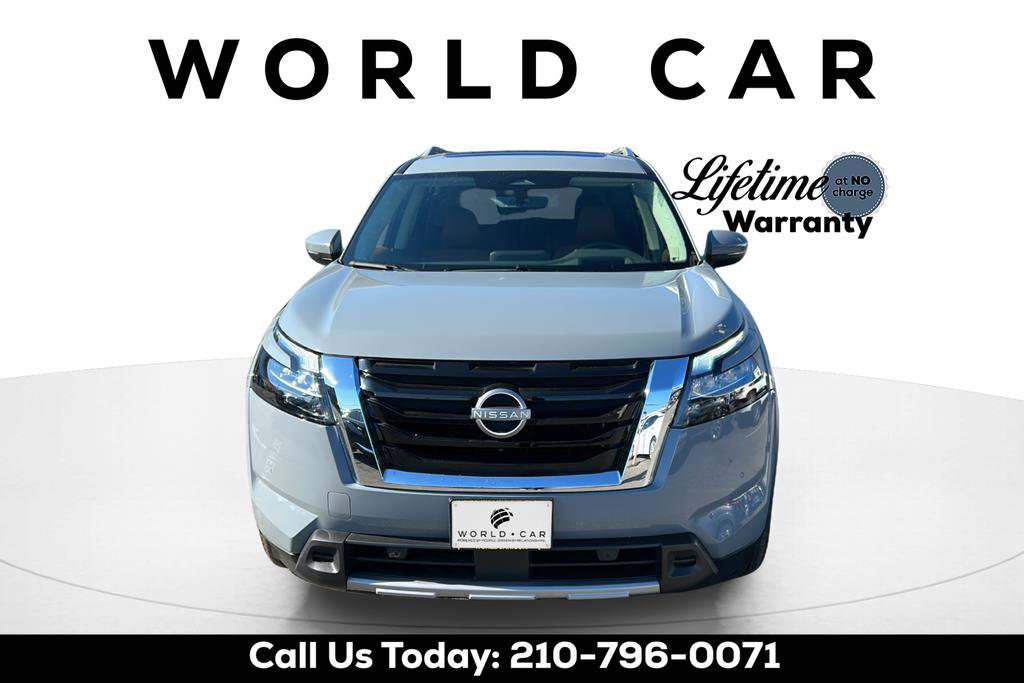 Used 2025 Nissan Pathfinder Platinum image 9