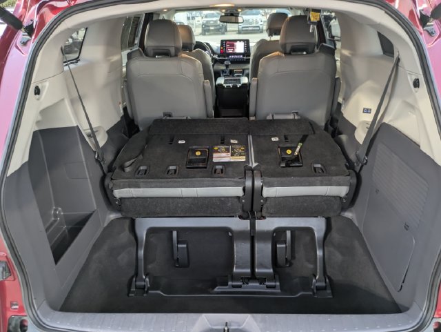 Used 2024 Toyota Sienna Limited FWD image 27