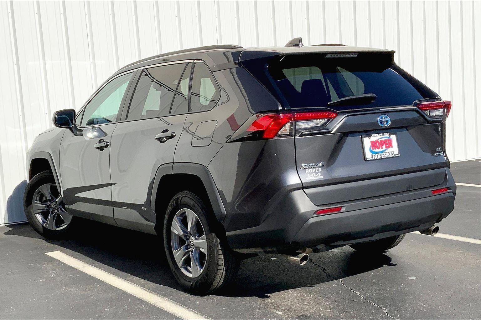 Used 2022 Toyota RAV4 LE image 10