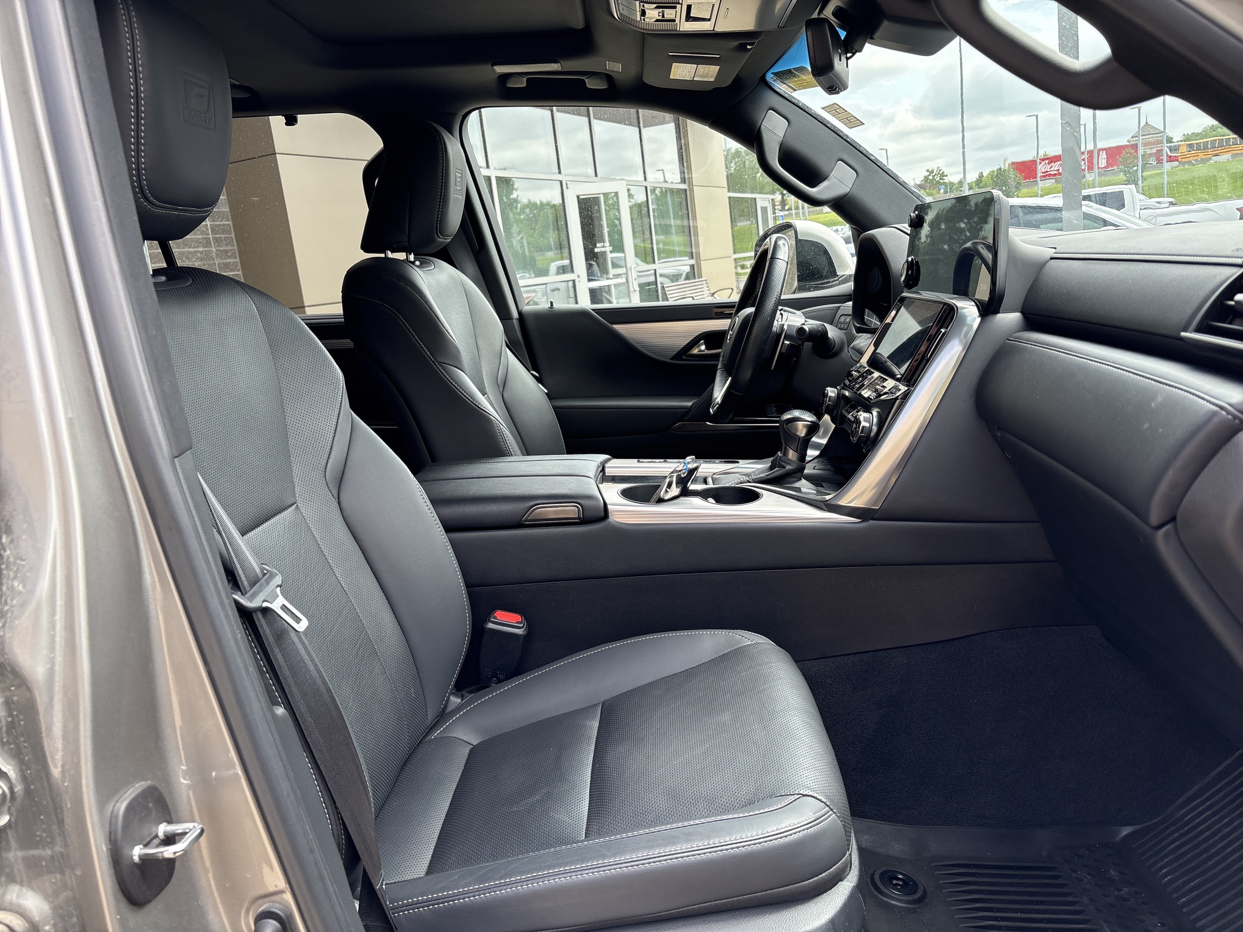 Used 2024 Lexus LX 600 F Sport AWD/4WD image 34