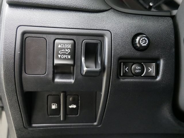 Used 2010 Lexus IS 250C w/ Luxury Pkg RWD image 17