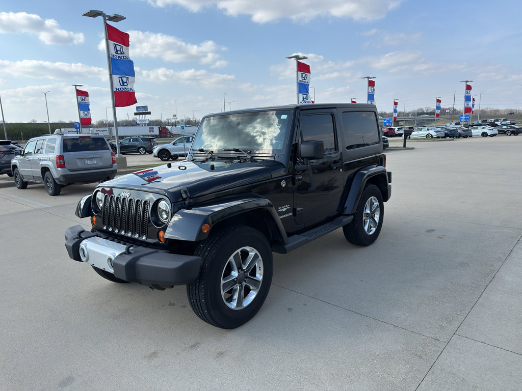 Used 2011 Jeep Wrangler Sahara w/ Dual Top Group AWD/4WD video 1