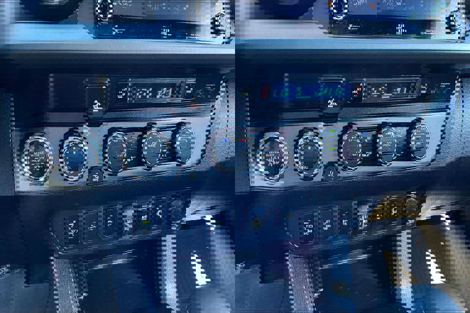 Used 2023 Toyota Tacoma TRD Off-Road image 31