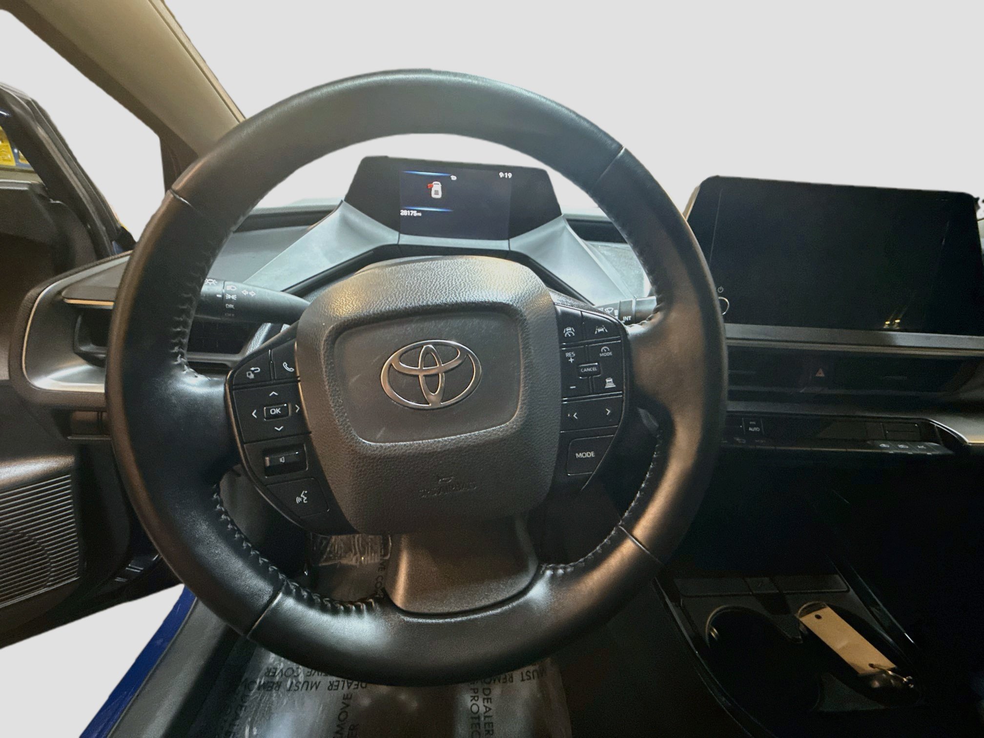 Used 2025 Toyota Prius LE FWD image 18