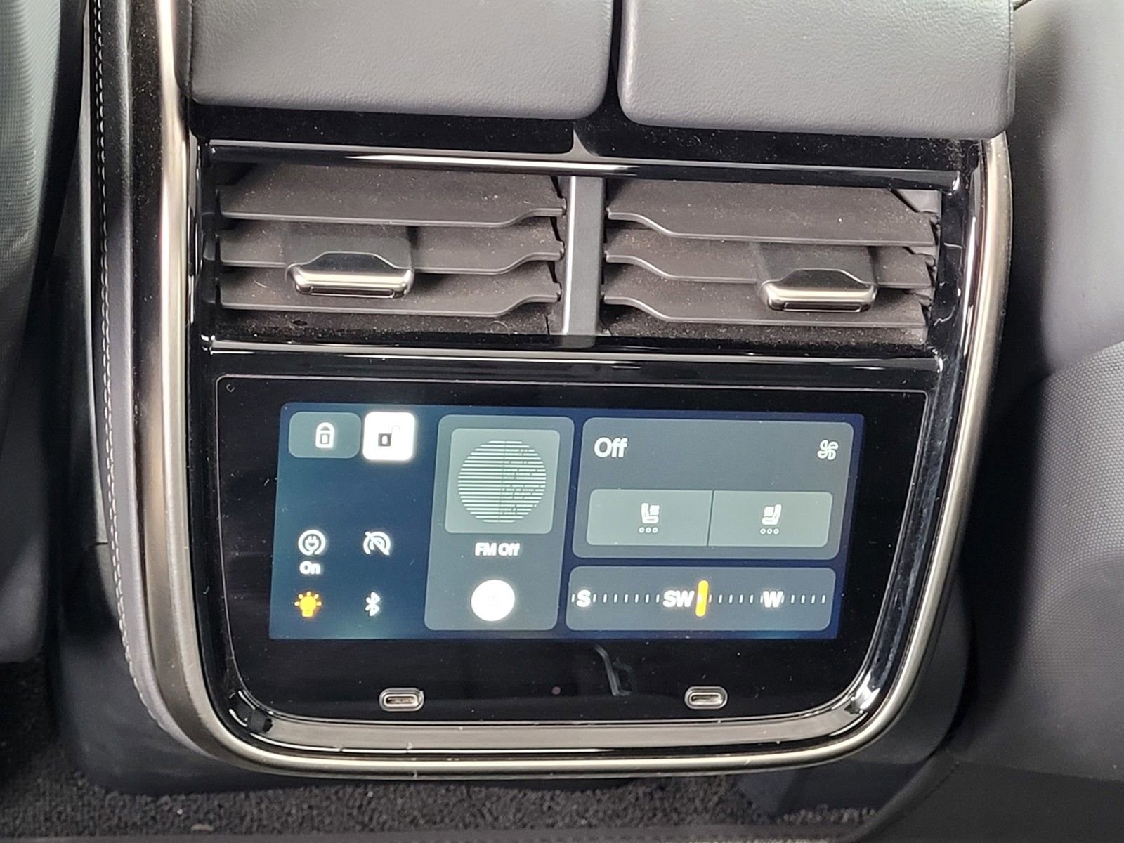 Used 2022 Rivian R1T Adventure image 13