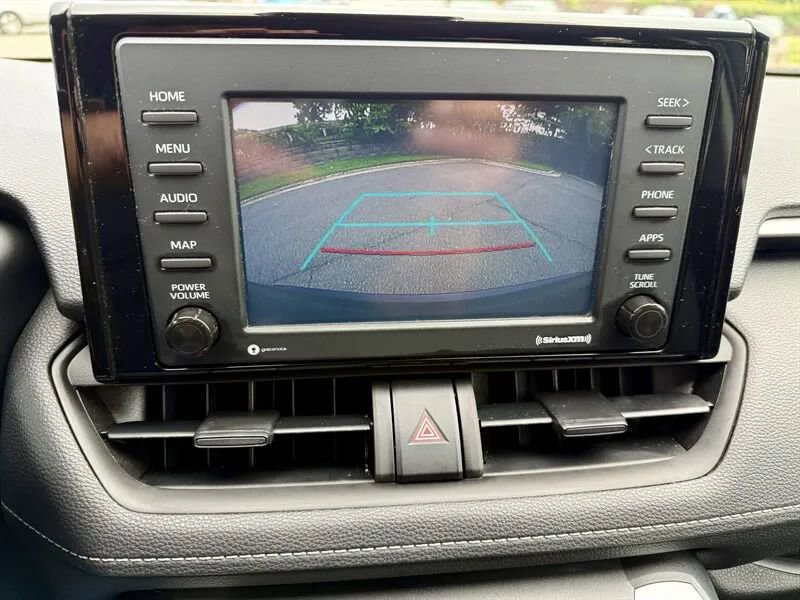 Used 2022 Toyota RAV4 LE image 10