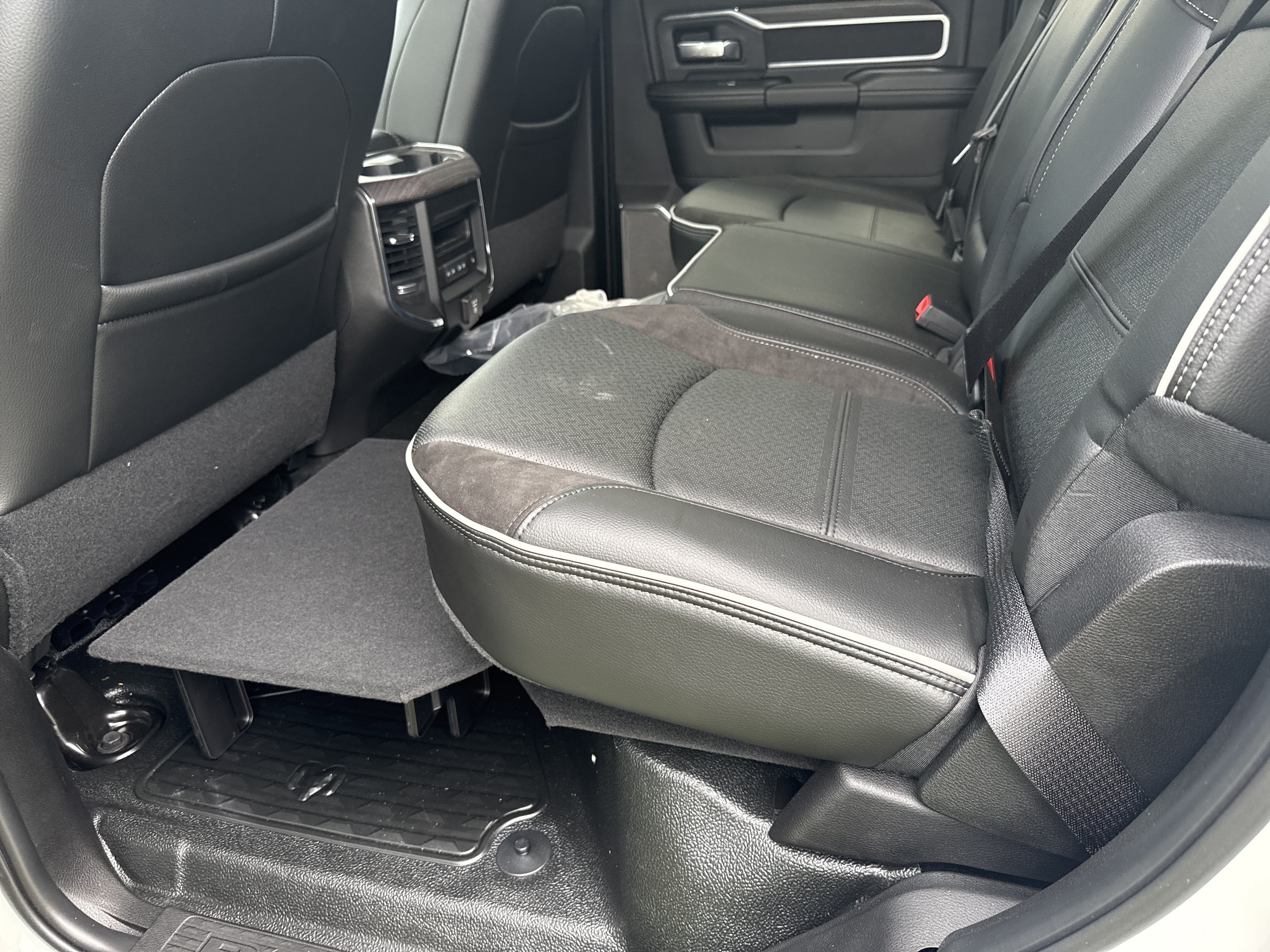 New 2026 RAM 5500 4x4 Crew Cab w/ Laramie Trim Package image 23
