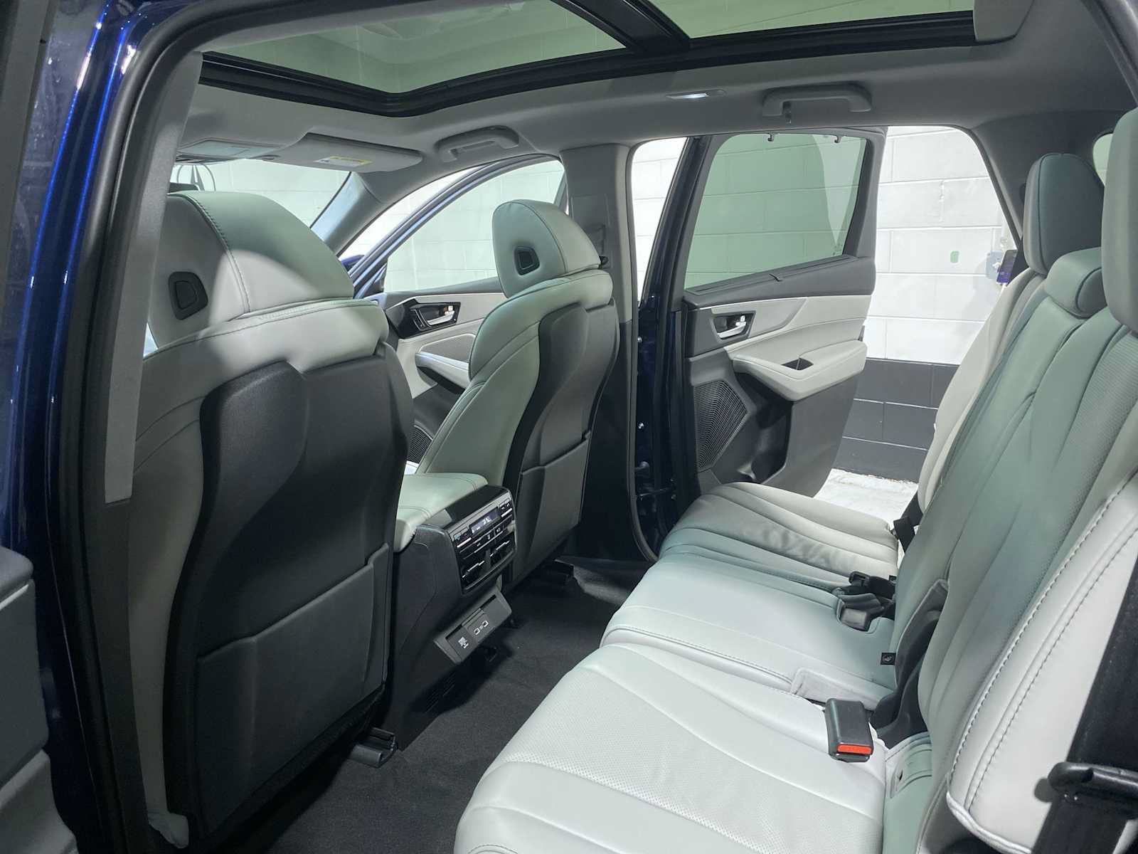 Certified 2024 Acura MDX SH-AWD w/ Technology Package image 12