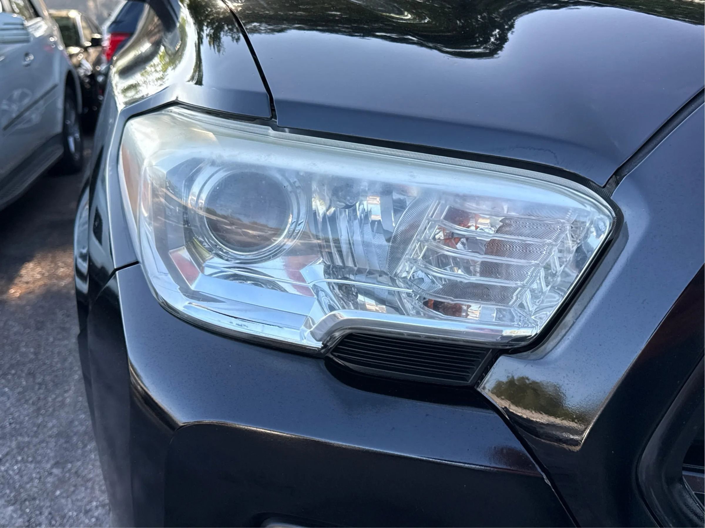 Used 2017 Toyota Tacoma SR image 9