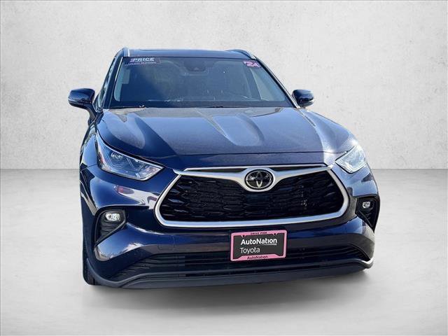 Used 2024 Toyota Highlander XLE video 3