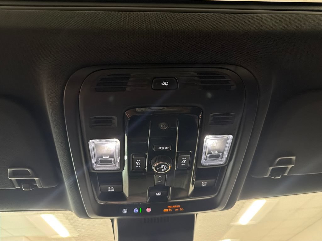 Used 2026 GMC Yukon XL AT4 w/ AT4 Premium Plus Package AWD/4WD image 19