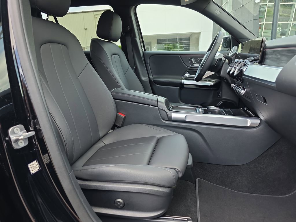 Used 2026 Mercedes-Benz GLB 250 4MATIC image 16