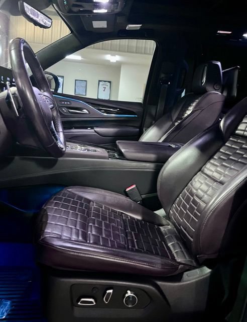 Used 2023 Cadillac Escalade ESV V w/ LPO, Floor Liner Package AWD/4WD image 12